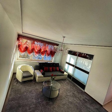 Luxury Red Apartment By Marta Radom Extérieur photo