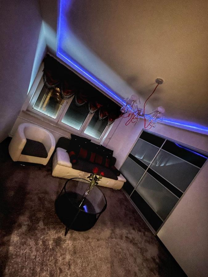 Luxury Red Apartment By Marta Radom Extérieur photo